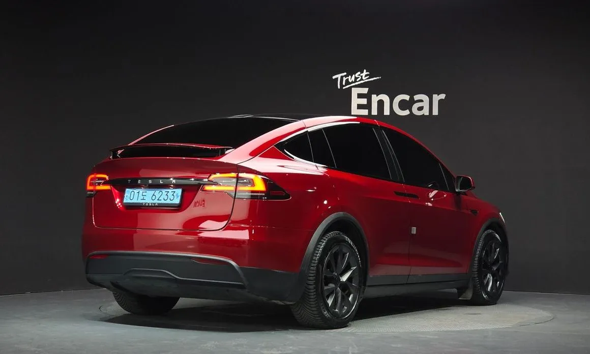 Tesla Model X — фото 2