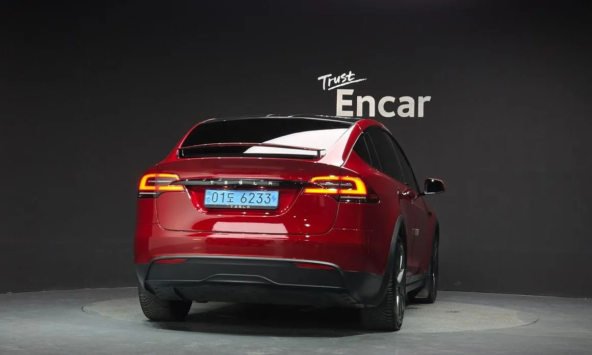 Tesla Model X — фото 5