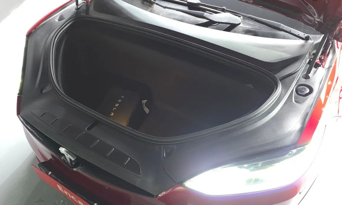 Tesla Model X — фото 7