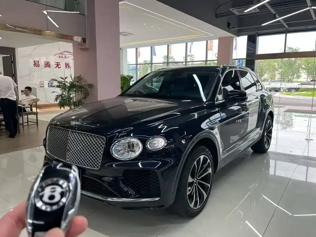 Bentley Bentayga — фото 1