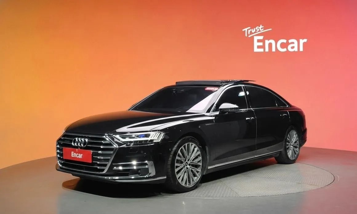 Audi A8 — фото 1