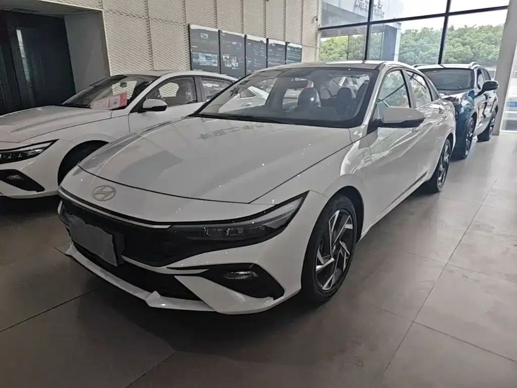 Hyundai Elantra — фото 3