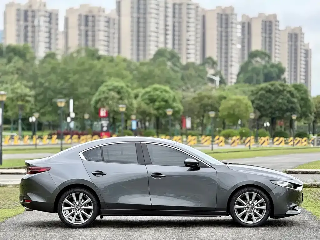 Mazda 3 Axela — фото 3