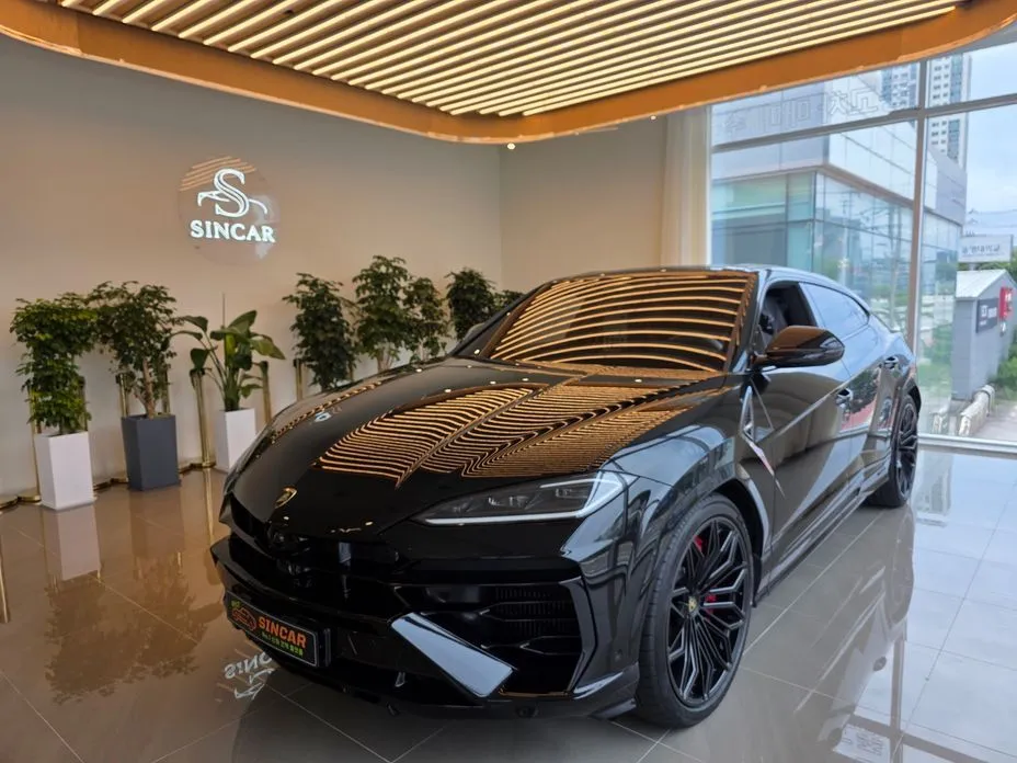 Lamborghini Urus — фото 1