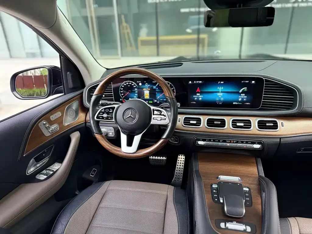 Mercedes-Benz GLS — фото 9
