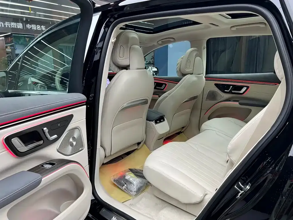 Mercedes-Benz EQS SUV — фото 4