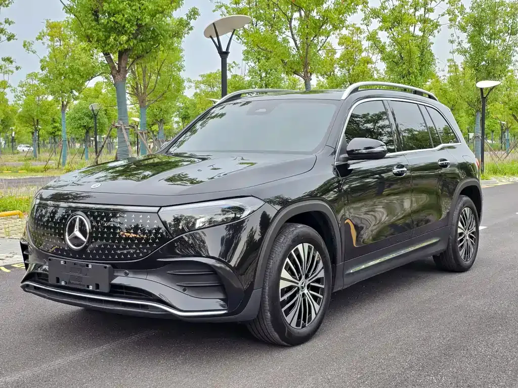 Mercedes-Benz EQB — фото 1
