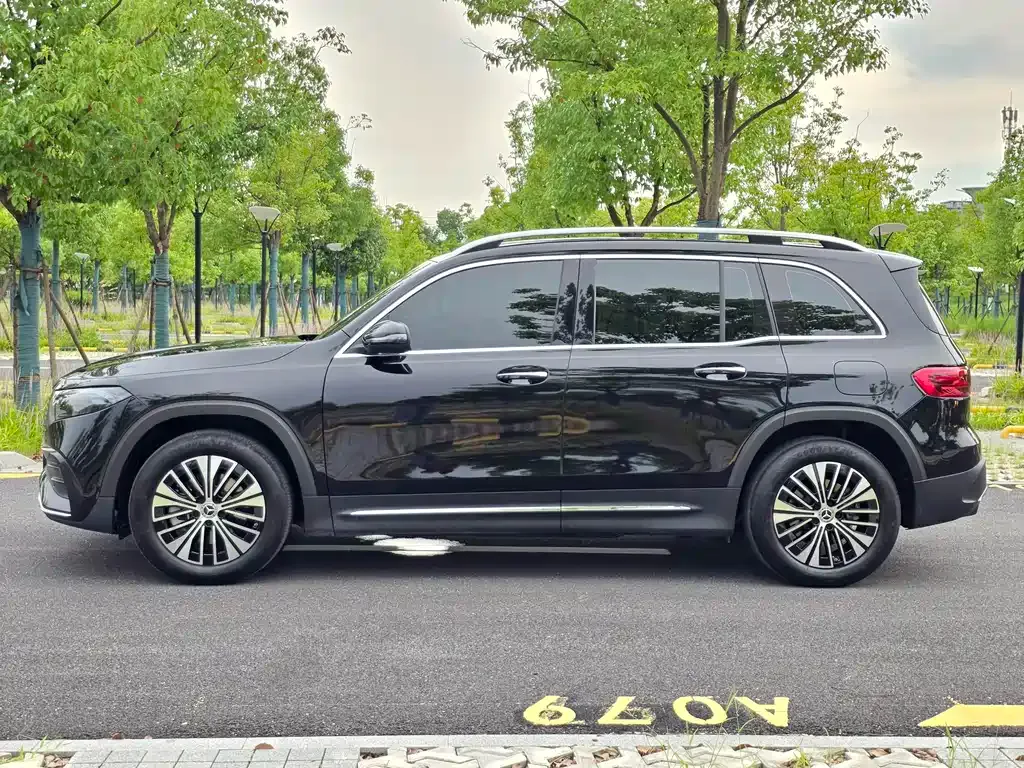 Mercedes-Benz EQB — фото 9