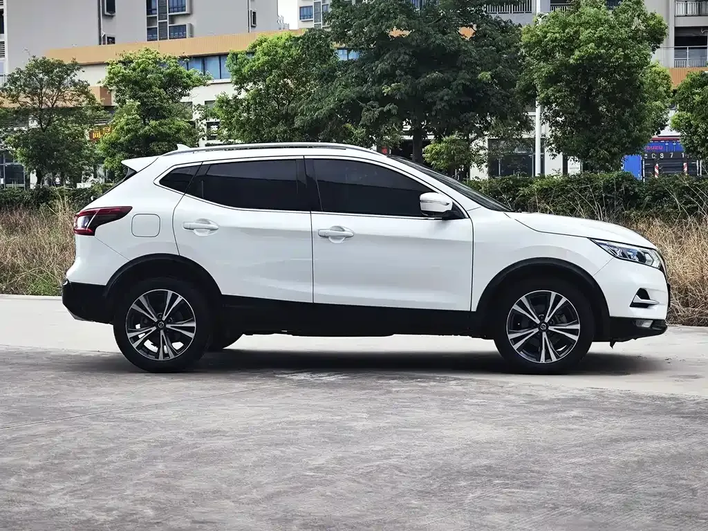 Nissan Qashqai — фото 9