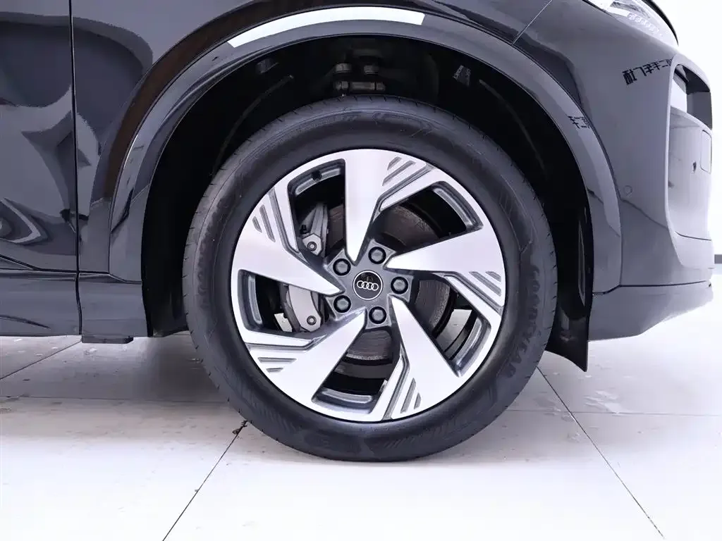 Audi Q6L e-tron — фото 4