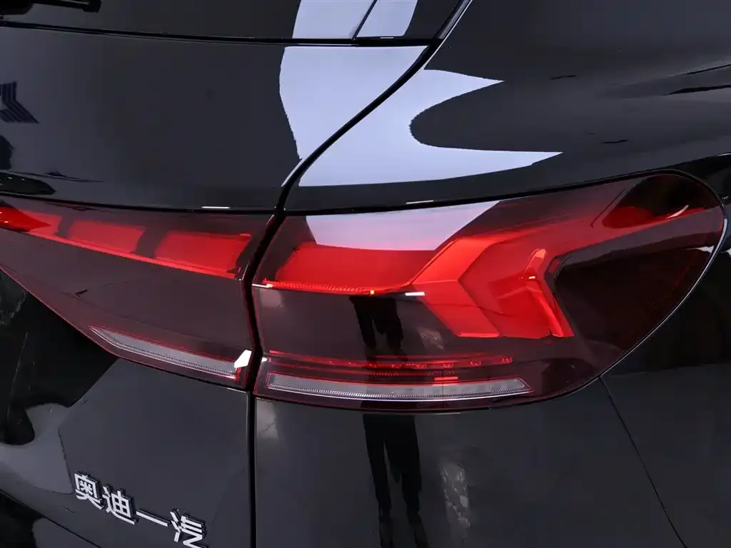 Audi Q6L e-tron — фото 3