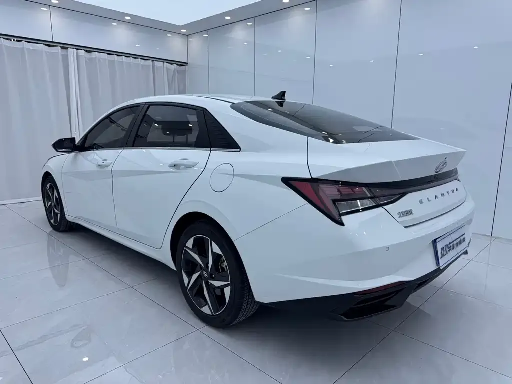 Hyundai Elantra — фото 6