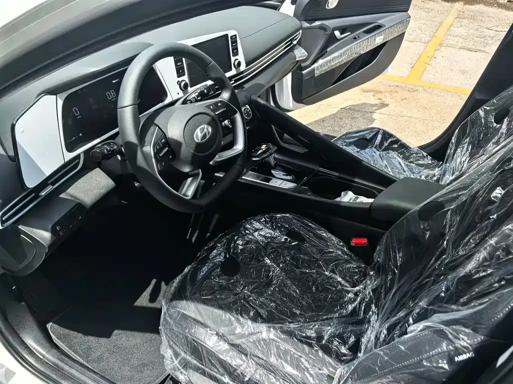 Hyundai Elantra — фото 10