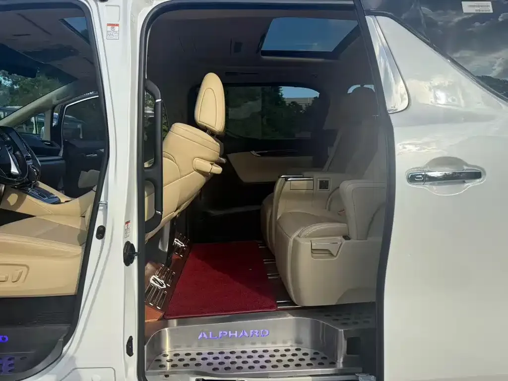 Toyota Alphard — фото 4