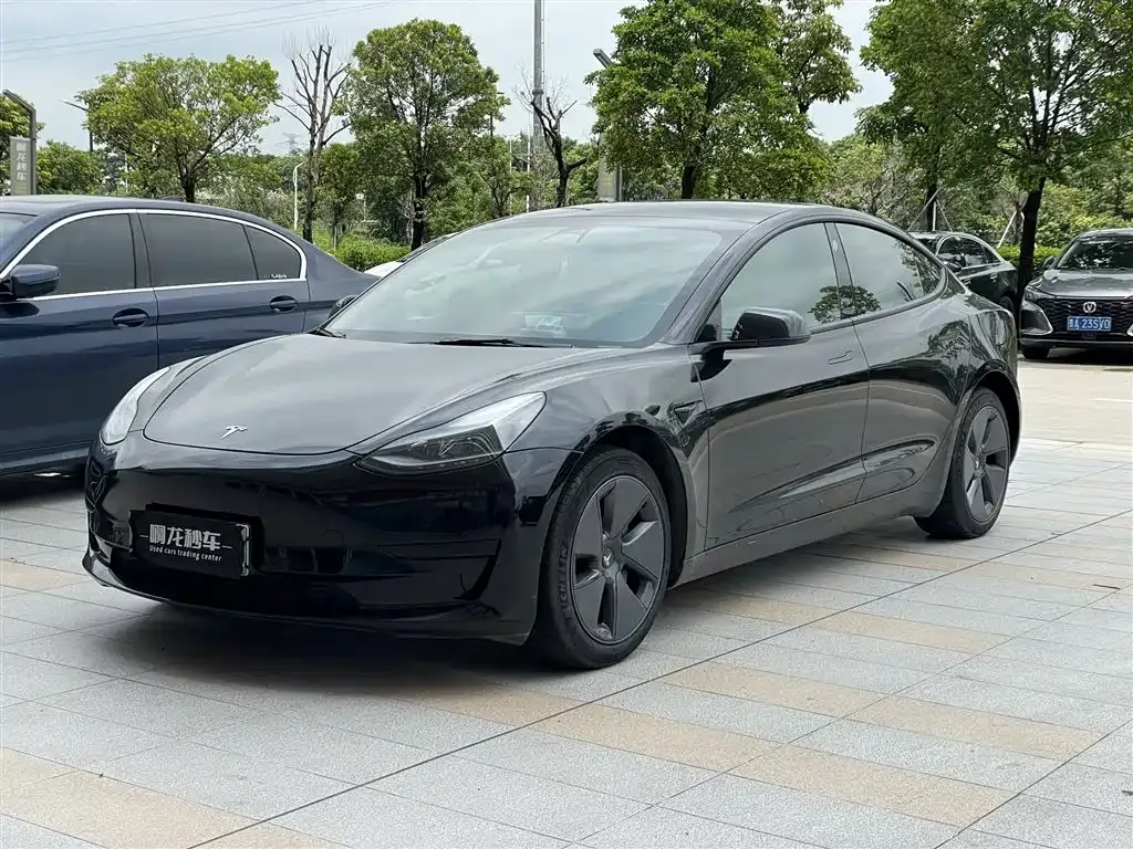 Tesla Model 3 — фото 1