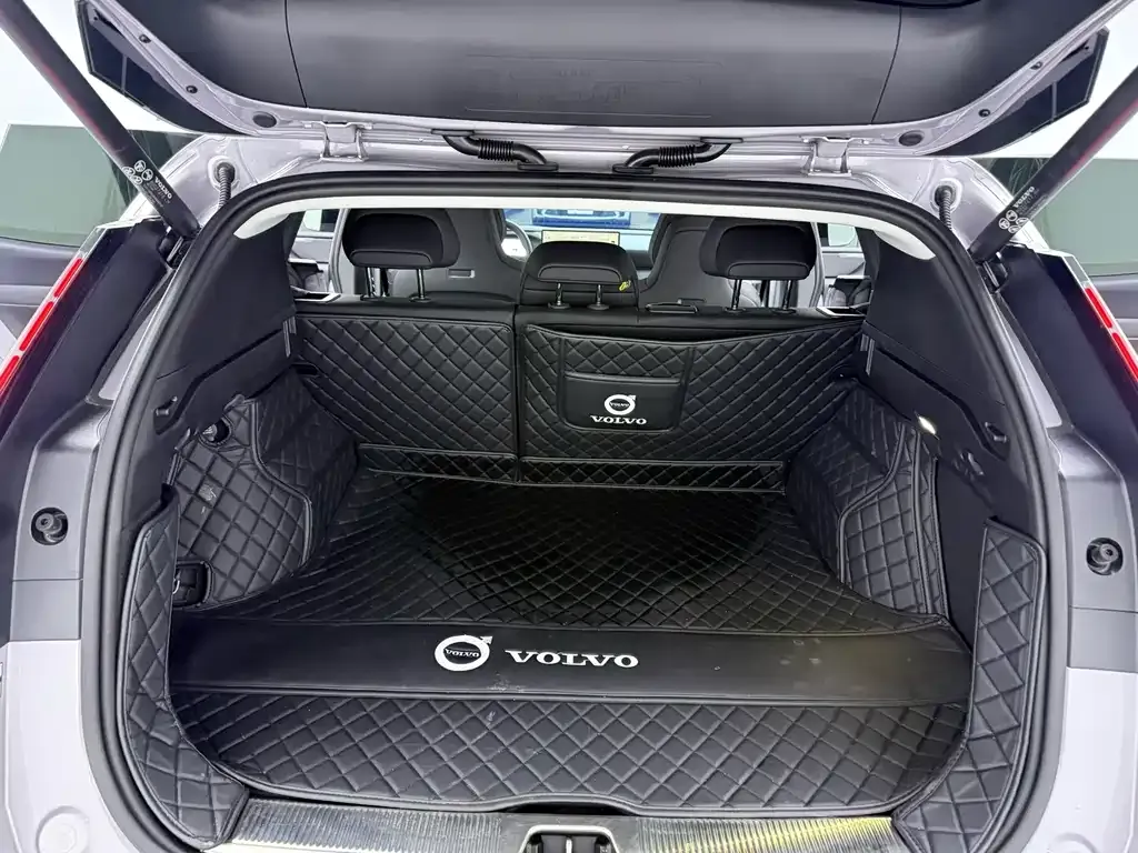 Volvo XC70 Plug-in Hybrid — фото 6