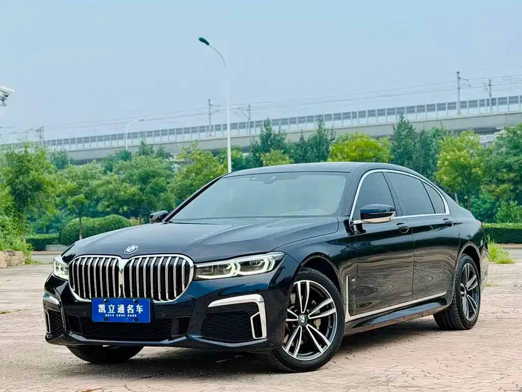 BMW 7 Series — фото 1