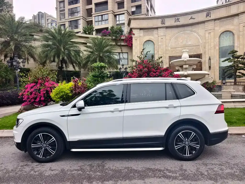 Volkswagen Tiguan L — фото 7