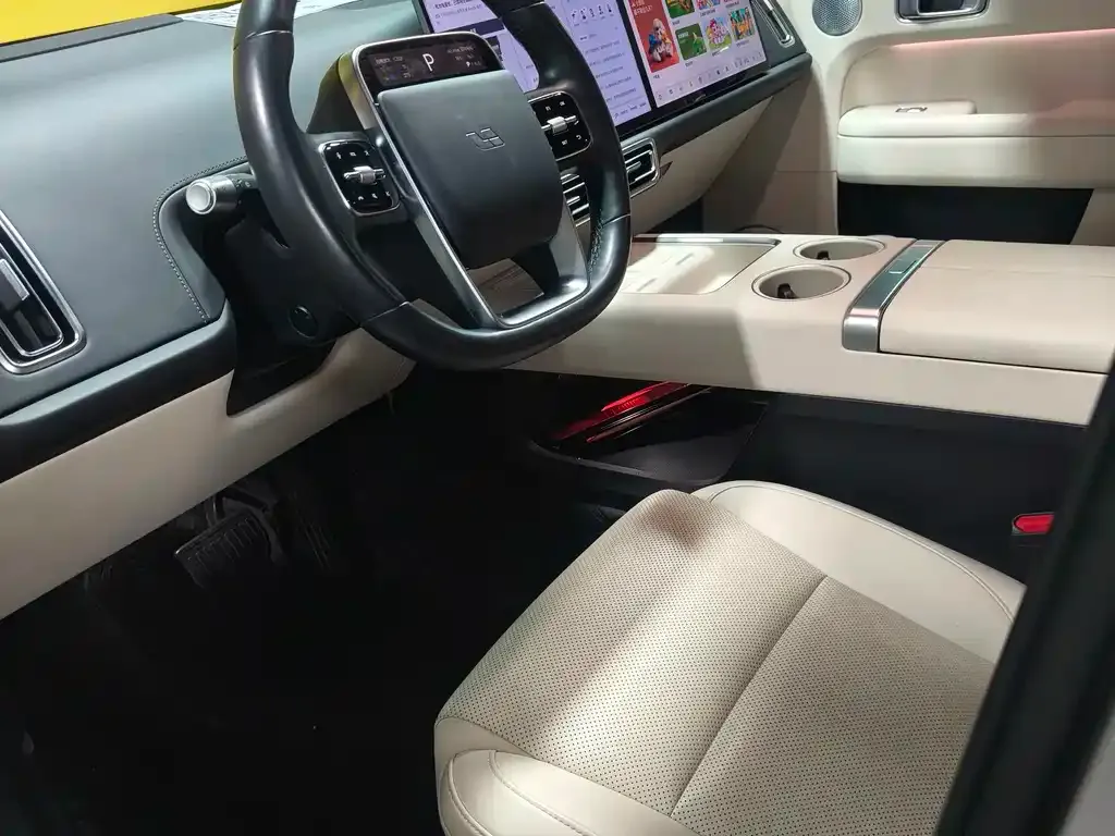 Li Auto L6 — фото 5