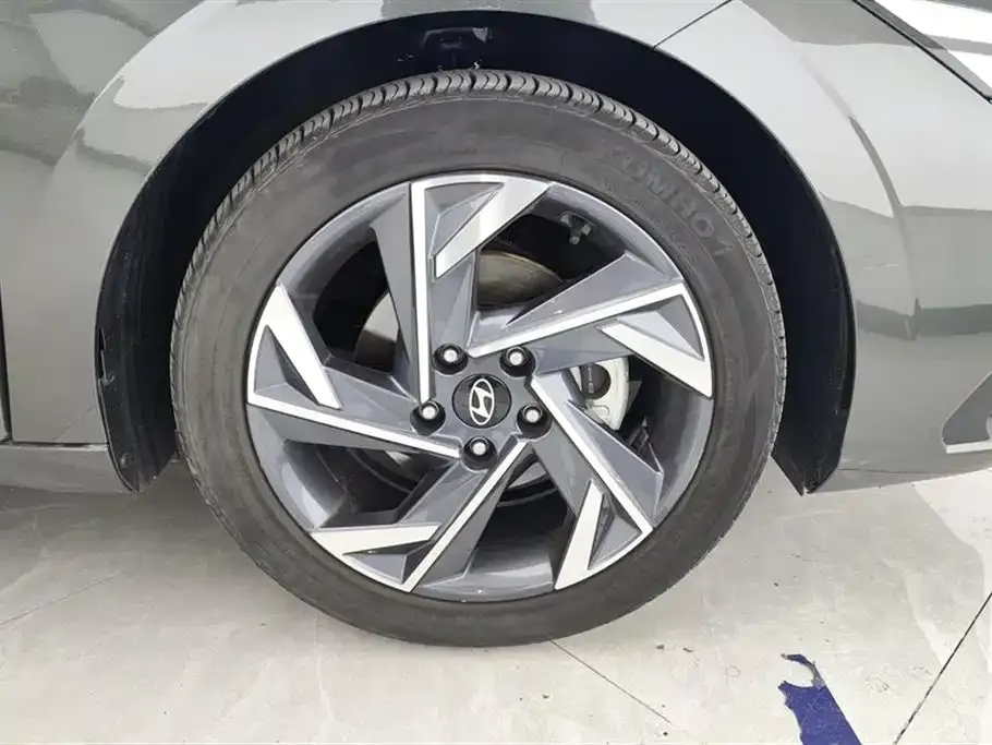 Hyundai Elantra — фото 10