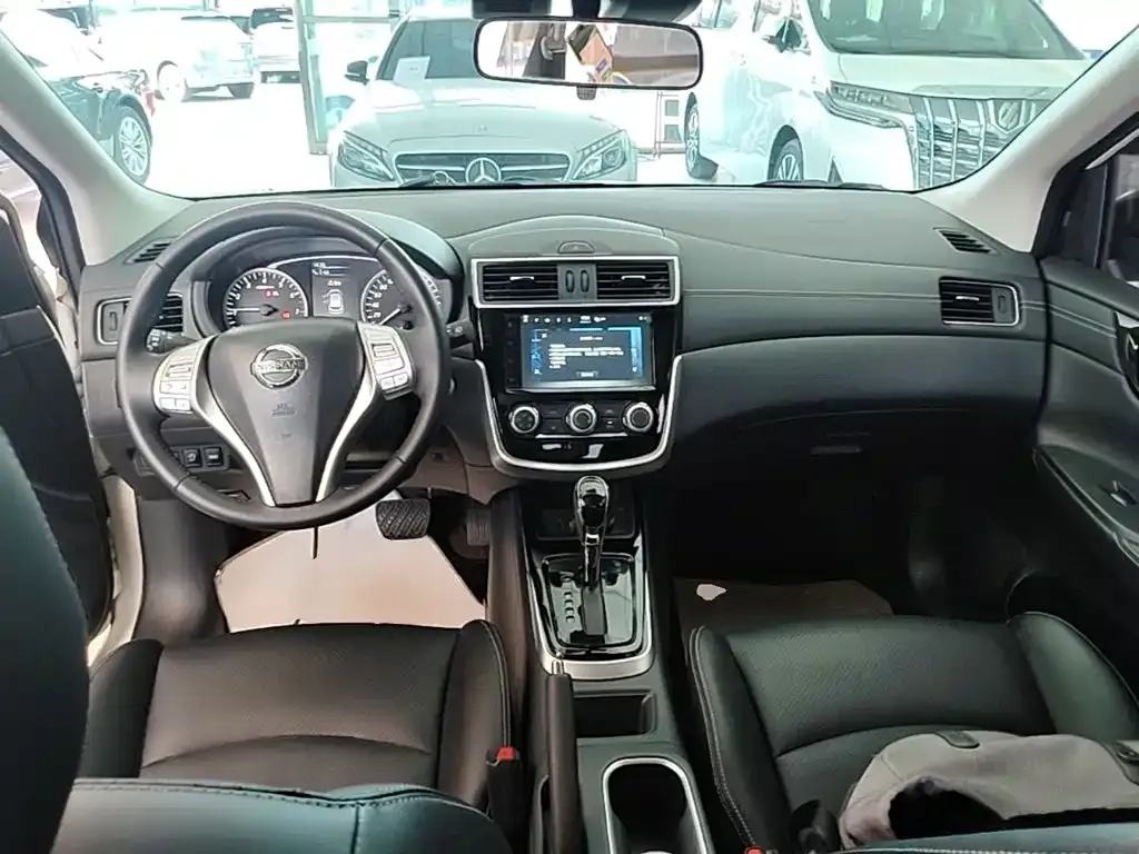 Nissan Tiida — фото 9