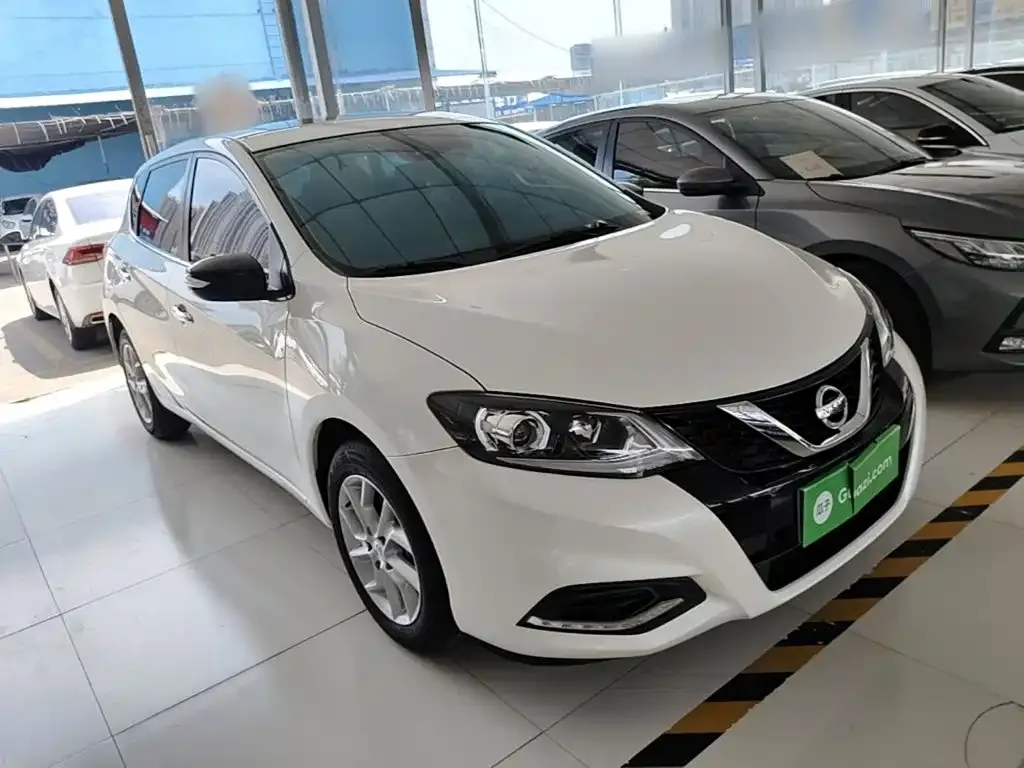 Nissan Tiida — фото 5