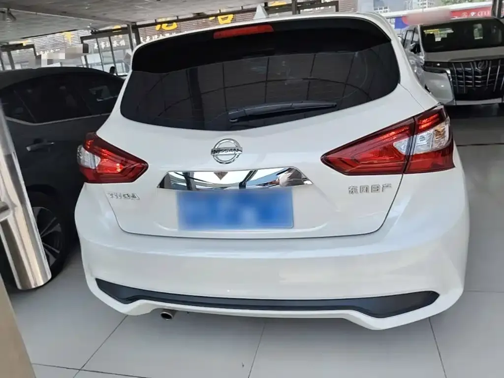 Nissan Tiida — фото 10