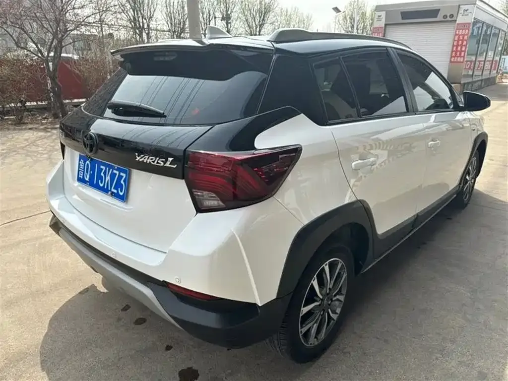 Toyota Yaris L — фото 6