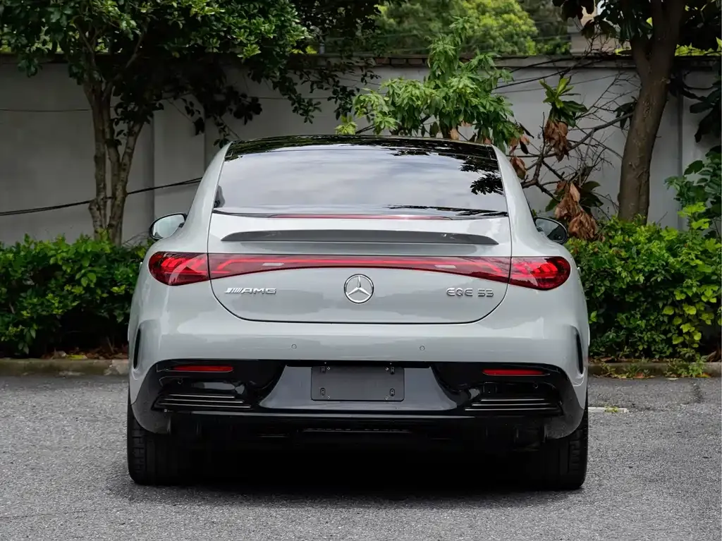 Mercedes-Benz EQE AMG — фото 4