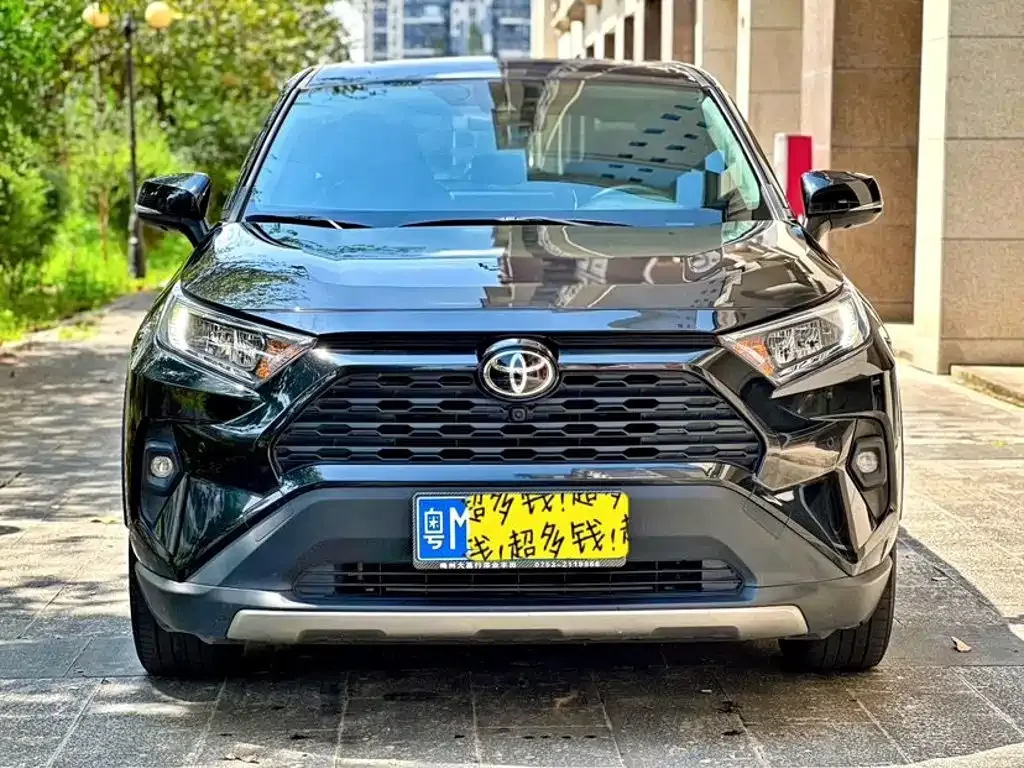 Toyota RAV4 — фото 6