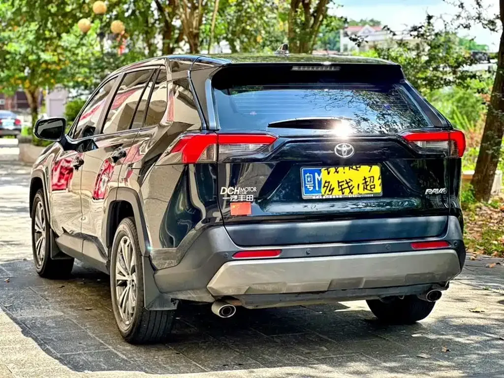 Toyota RAV4 — фото 7