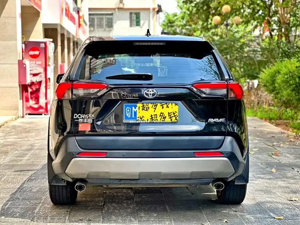 Toyota RAV4 — фото 8