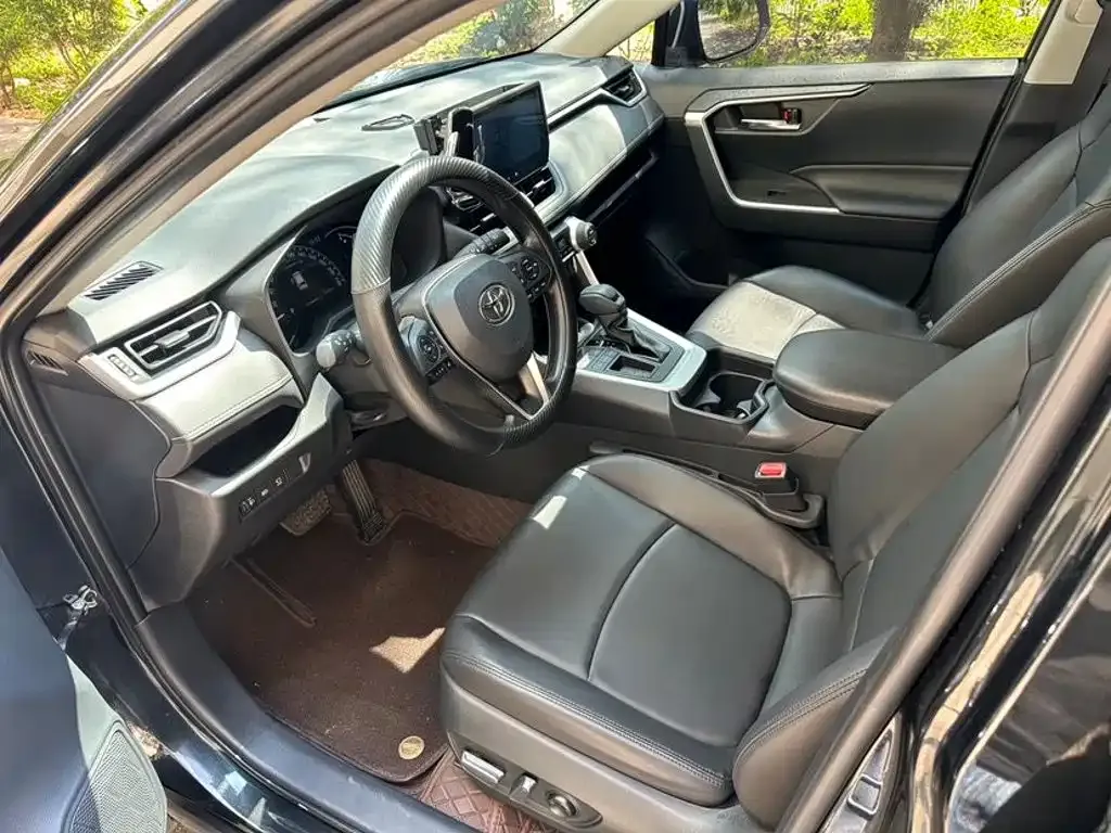 Toyota RAV4 — фото 3
