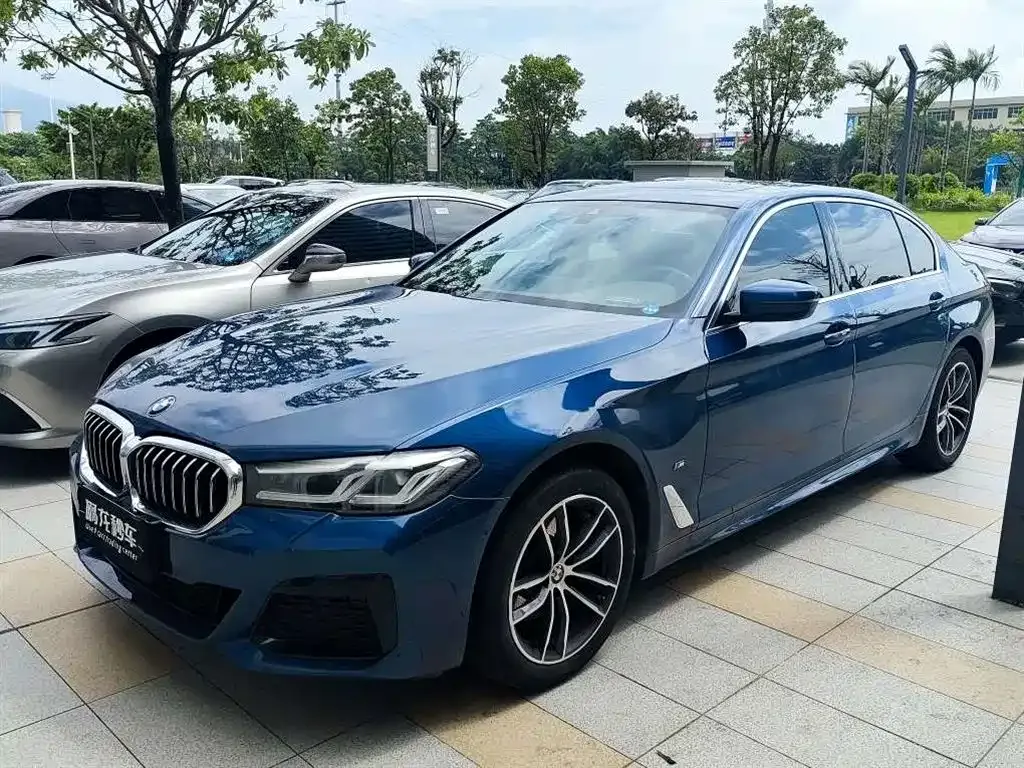 BMW 5 Series — фото 1
