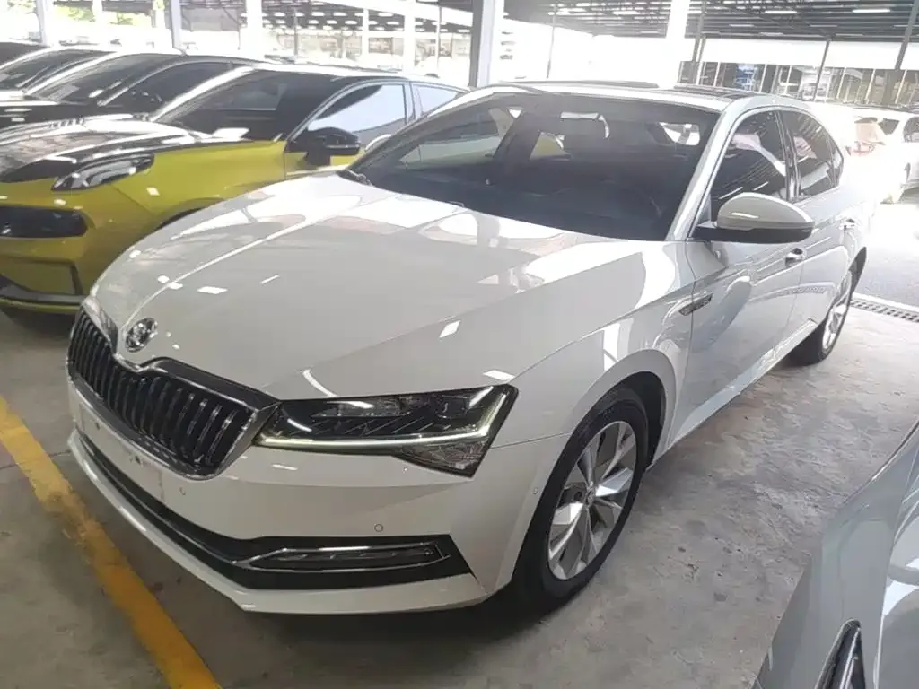 Skoda Superb — фото 1