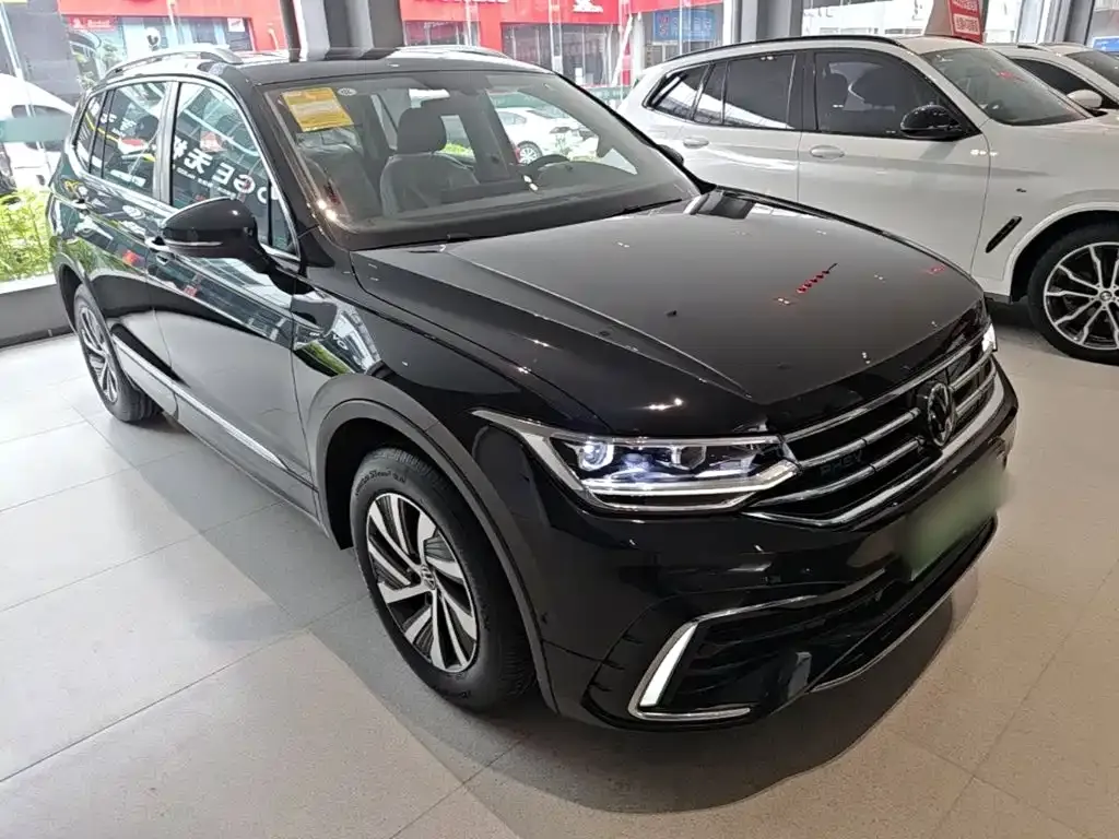 Volkswagen Tiguan L PHEV — фото 4