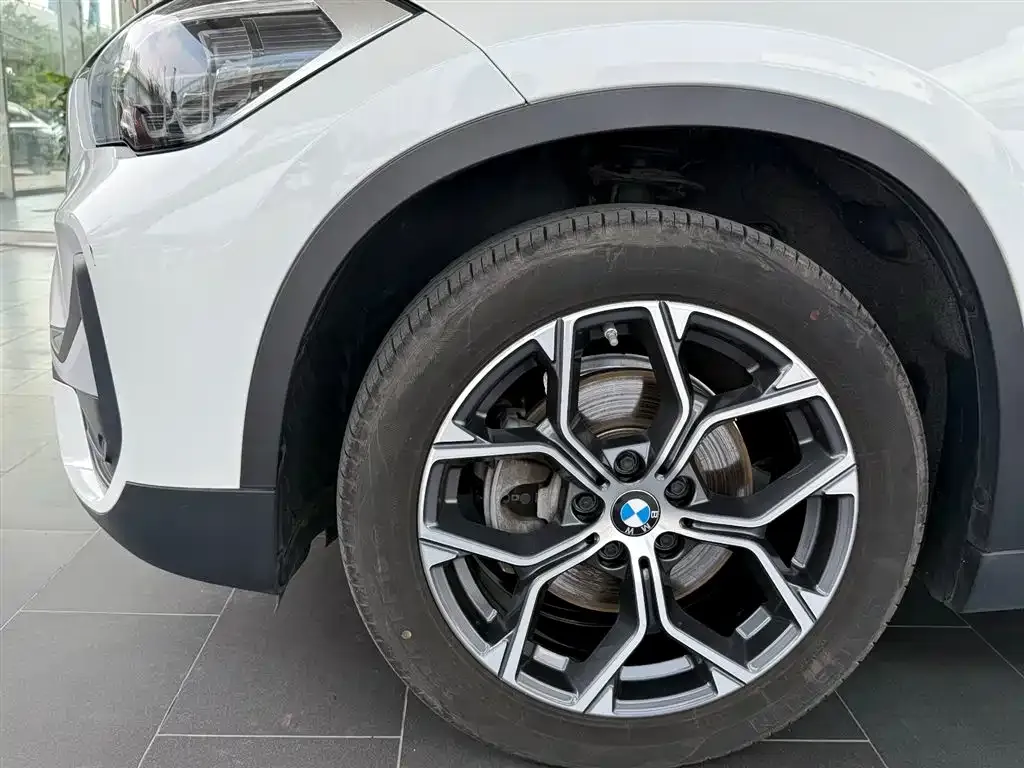 BMW X1 — фото 9