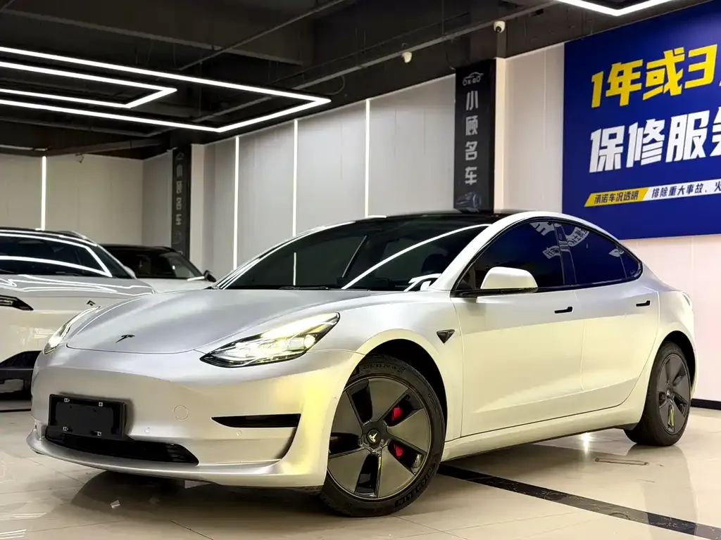 Tesla Model 3 — фото 1