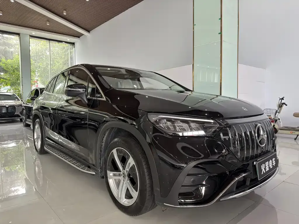 Mercedes-Benz EQE SUV — фото 1