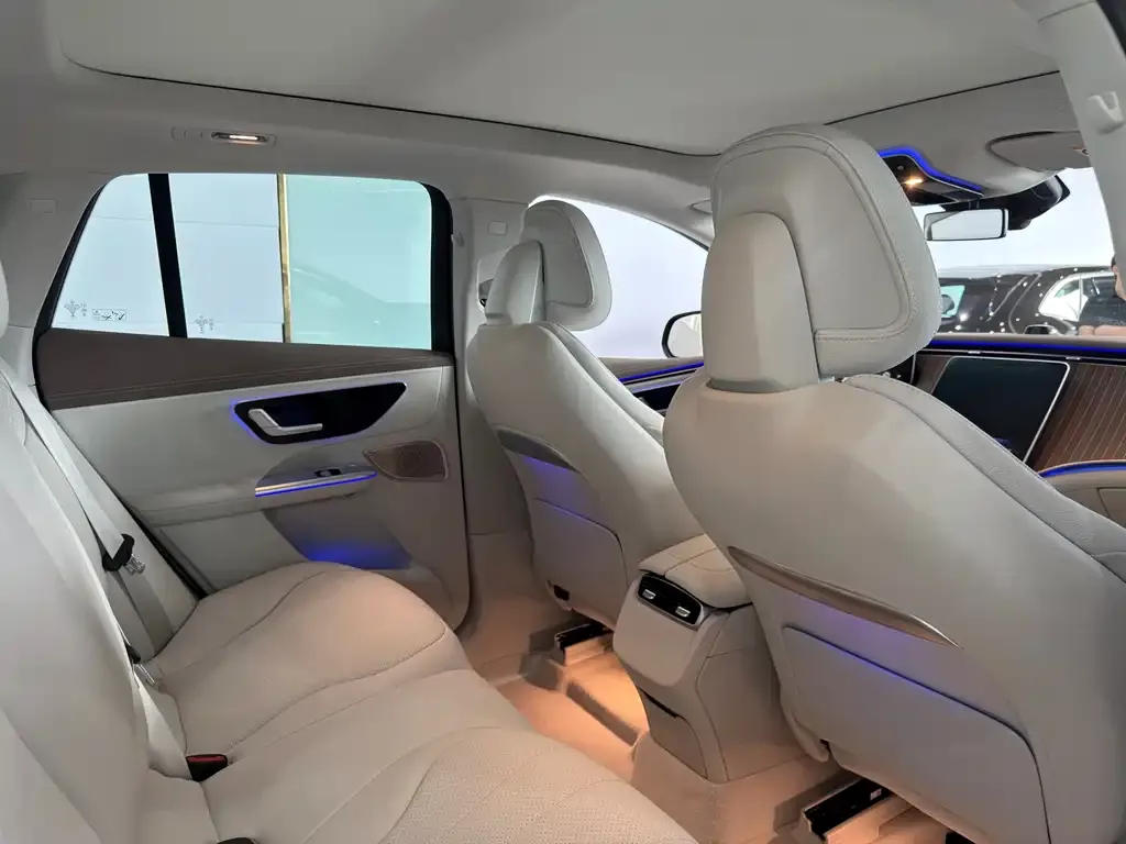 Mercedes-Benz EQE SUV — фото 3
