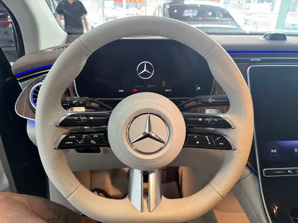 Mercedes-Benz EQE SUV — фото 9