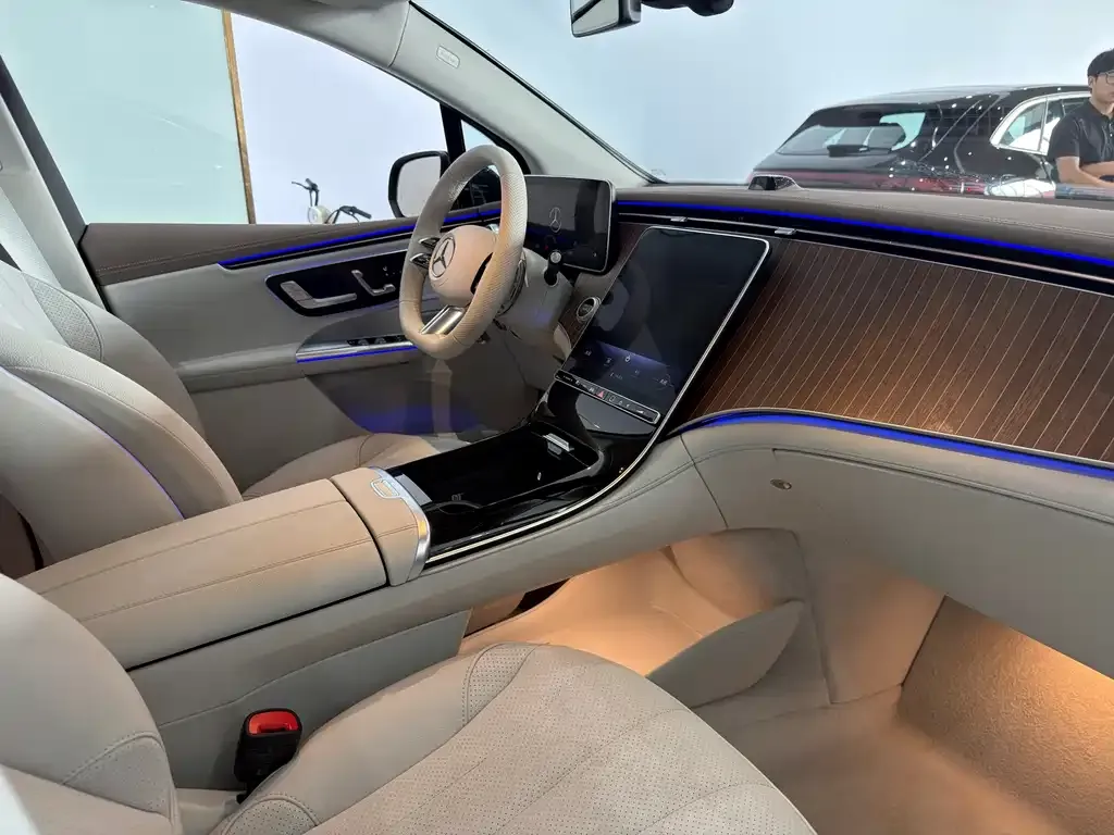 Mercedes-Benz EQE SUV — фото 4