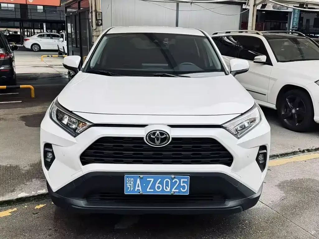 Toyota RAV4 — фото 7