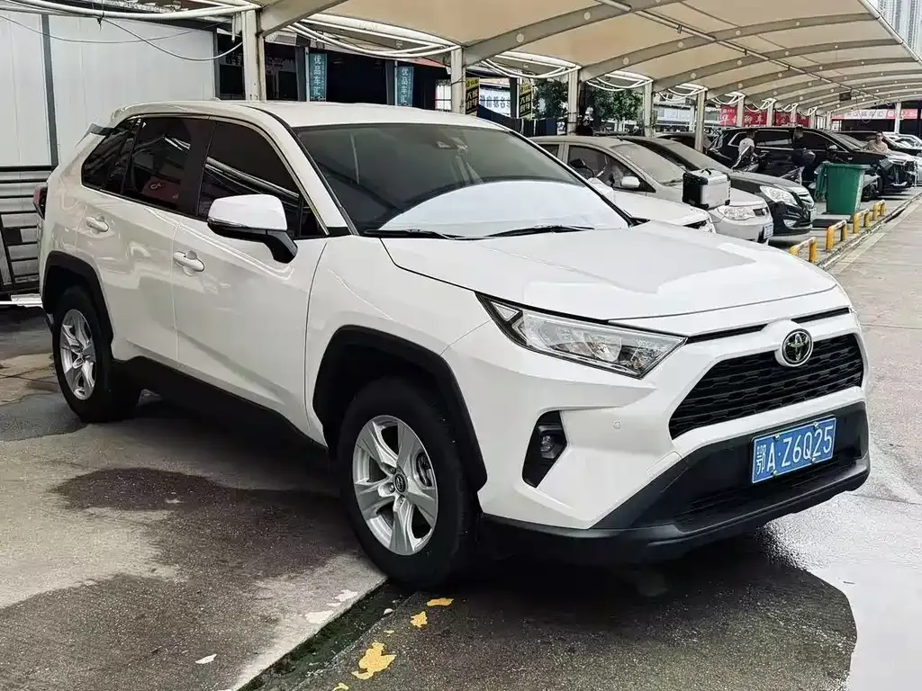 Toyota RAV4 — фото 10