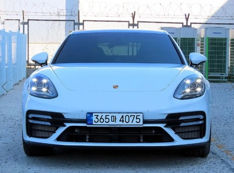 Porsche Panamera — фото 1