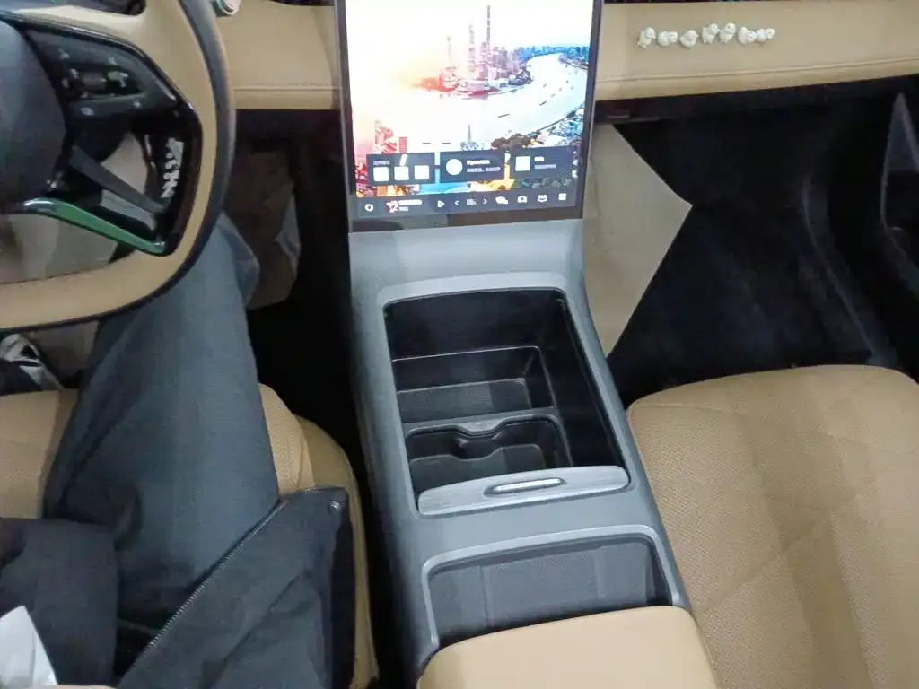 Geely Galaxy L6 — фото 10