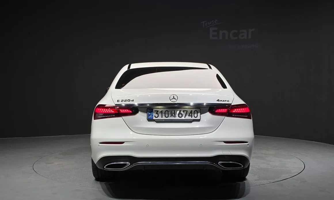 Mercedes-Benz E-Class — фото 2