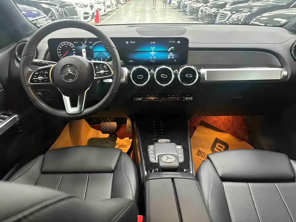 Mercedes-Benz GLB — фото 10
