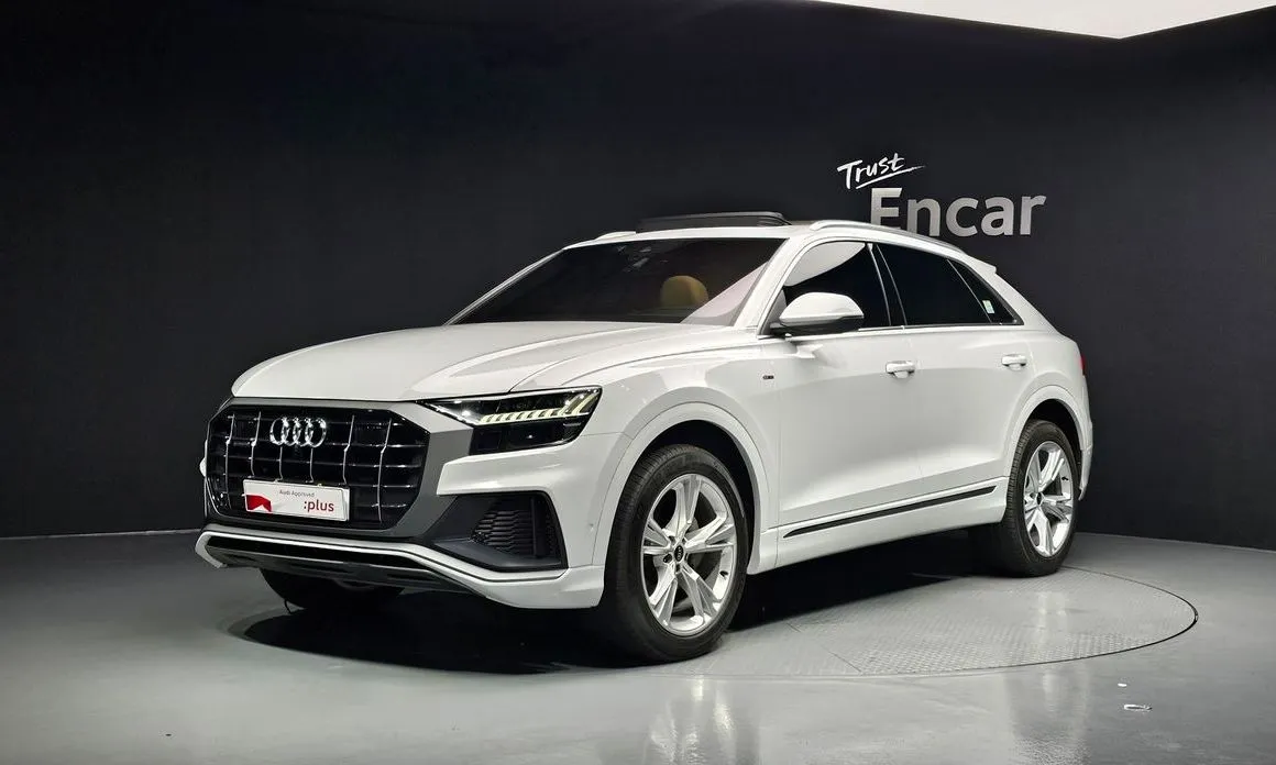 Audi Q8 — фото 1