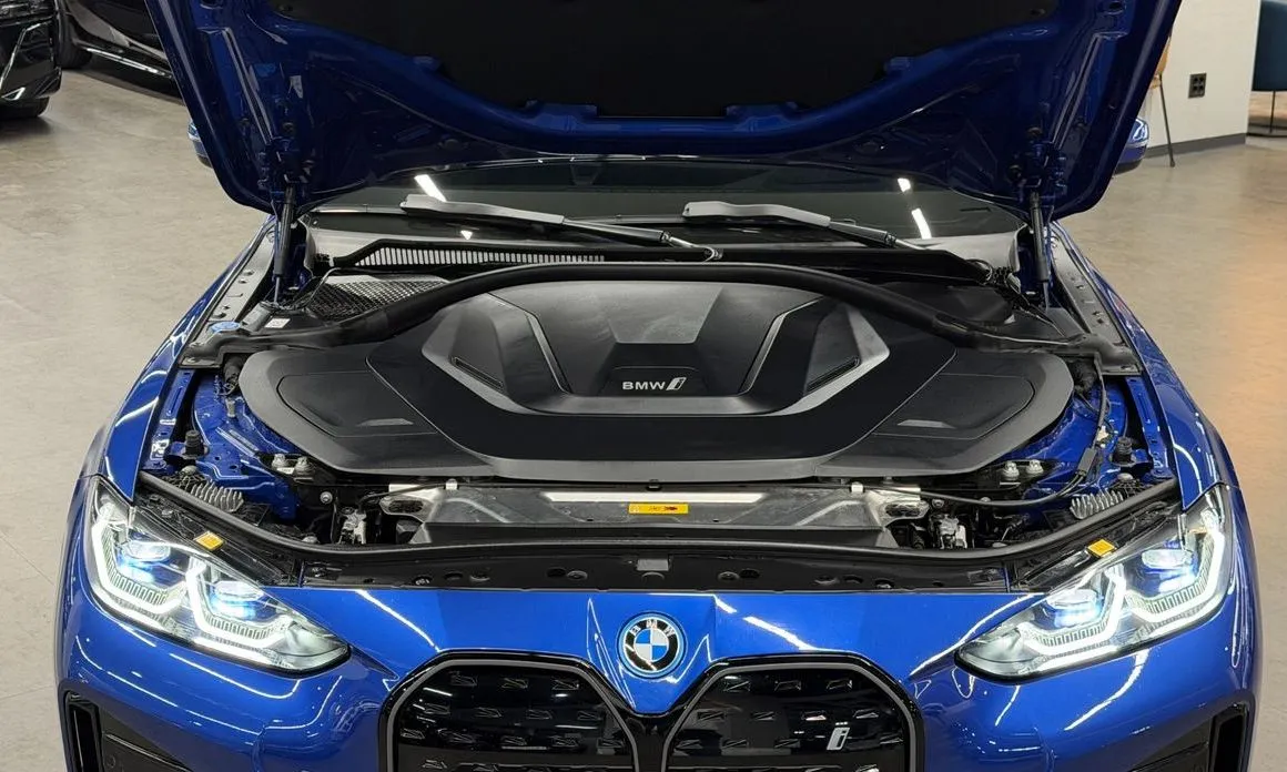 BMW i4 — фото 9